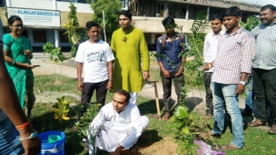 বীরভূমের রাজনগর মহাবিদ্যালয়ে শিক্ষক দিবসে গাছের চারা উপহার