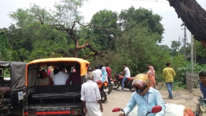 ঝড়ের তান্ডবে লণ্ডভণ্ড হরিশ্চন্দ্রপুর