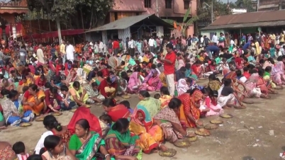 মহানাম সংকীর্তন উৎসব শেষে মহাপ্রসাদ বিতরন