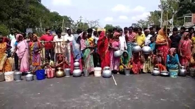 পানীয় জলের দাবিতে জাতীয় সড়ক অবরোধ ও বিক্ষোভ গ্রামবাসীর