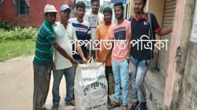 রাজ্য সরকারের ত্রান পেয়ে খুশি চাঁচলের বাসিন্দা রাজ্য সরকারের ত্রান পেয়ে খুশি চাঁচলের বাসিন্দা