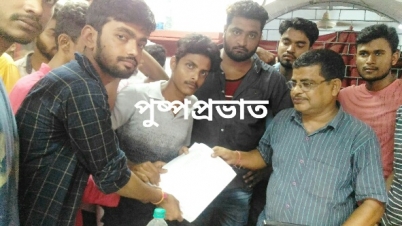 চাঁচলে অচল স্থায়ী ও অস্থায়ী আধার কেন্দ্র, প্রতিবাদে  ছাত্র সংগঠন