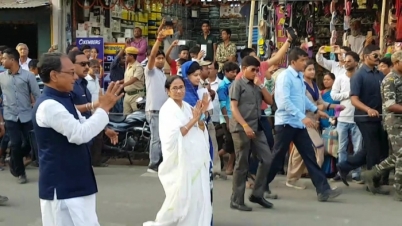 দুই প্রার্থীকে নিয়ে শহরে পদযাত্রা মুখ্যমন্ত্রী মমতা ব্যানার্জির