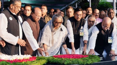 জেল হত্যা দিবসে বঙ্গবন্ধুর প্রতিকৃতিতে প্রধানমন্ত্রীর শ্রদ্ধা