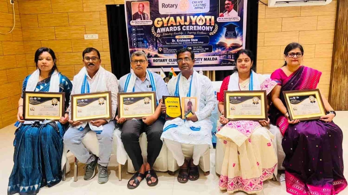 রোটারি ক্লাবে ৫ শিক্ষককে জ্ঞানজ্যোতি রোটারি ক্লাবে ৫ শিক্ষককে জ্ঞানজ্যোতি