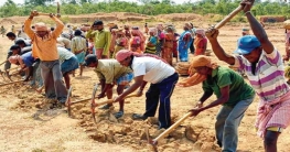 অবশেষে একশো দিনের টাকা পাচ্ছেন শ্রমিকরা।