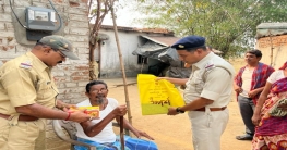 সদাইপুর থানার পক্ষ থেকে ইফতার সামগ্রী ও বস্ত্র বিতরণ