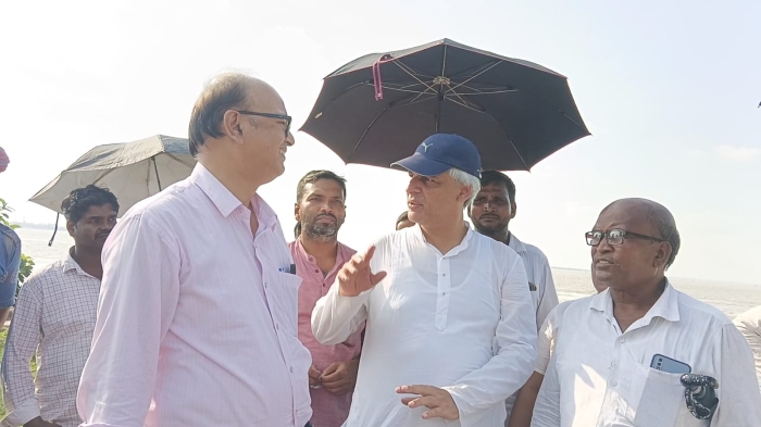 গঙ্গা ভাঙন-বন্যা কবলিত এলাকা পরিদর্শনে ঈশা খান চৌধুরী গঙ্গা ভাঙন-বন্যা কবলিত এলাকা পরিদর্শনে ঈশা খান চৌধুরী