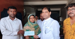 বেহাল রাস্তা, উল্টে গেল ট্রাক্টর—জখম শিশুকন্যা, পাশে দাঁড়ালেন ফরাক্কার বিধায়ক