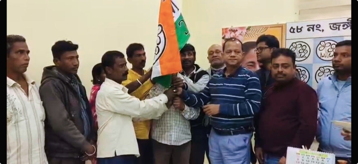 জঙ্গিপুর বিধায়ক কার্যালয় জনতারদরবার থেকে নিজস্ব চিত্র
