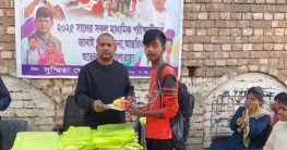 মাধ্যমিক পরীক্ষার্থীদের উপহার ধুলিয়ানে কাউন্সিলার সুস্মিতা ঘোষ গ