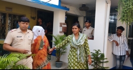 রবিবার বিপুল পরিমাণ আগ্নেয় অস্ত্র উদ্ধার,ধৃত ৬৫ বছরের মহিলা