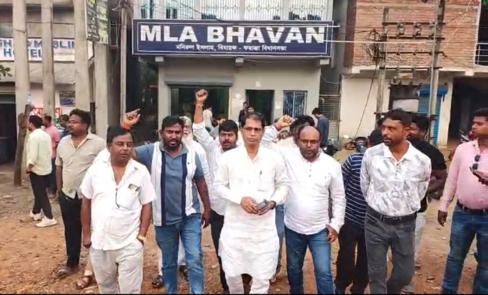 টিকিট বঞ্চনায় ক্ষোভ, ফরাক্কায় নির্দল লড়াইয়ের ইঙ্গিত মনিরুল ইসলামের