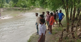 করোনা আতংকের মাঝে নদী ভাঙনে চিন্তায় বেতগুড়ির মানুষ