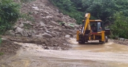 সেবকে পাহাড়ি পথে ধস জাতীয় সড়কে যোগাযোগ বিচ্ছিন্ন বিকালে স্বস্তি