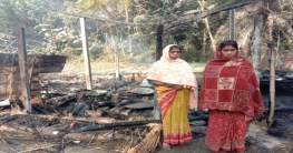 ভয়াবহ অগ্নিকাণ্ডে পুরে ছাই বসত বাড়ি সহ ঘরের ভিতরে রাখা আসবাবপত্র,খাদ্য সামগ্রী,নগদ টাকা সহ প্রয়োজনীয় নথিপএ।