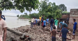 গঙ্গার তীর ভাঙনে তলিয়ে গেল সামসেরগঞ্জের  অনেকের ভিটেমাটি